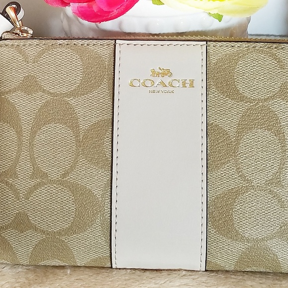 COACH NEW Women's Wristlet Signature Clutch Coach NWT White - Picture 2 of 7